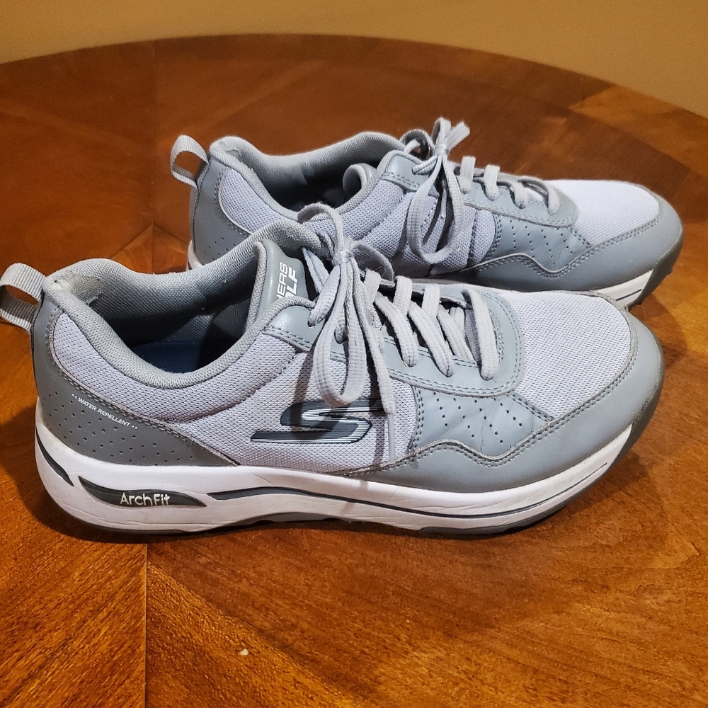 Skechers Men's Light Gray Arch Fit Sneakers Go Golf Size 10.5